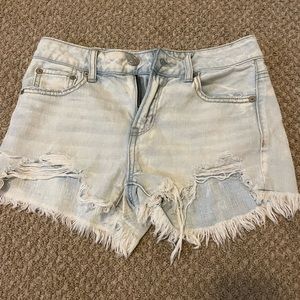 American eagle light wash jean shorts.